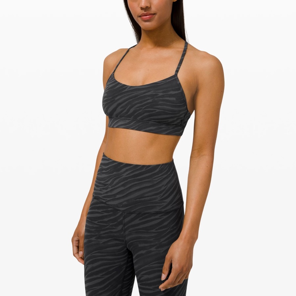 Lululemon Flow Y Bra Nulu Light Support
Le Tigre Camo Deep Coal Multi Size 6